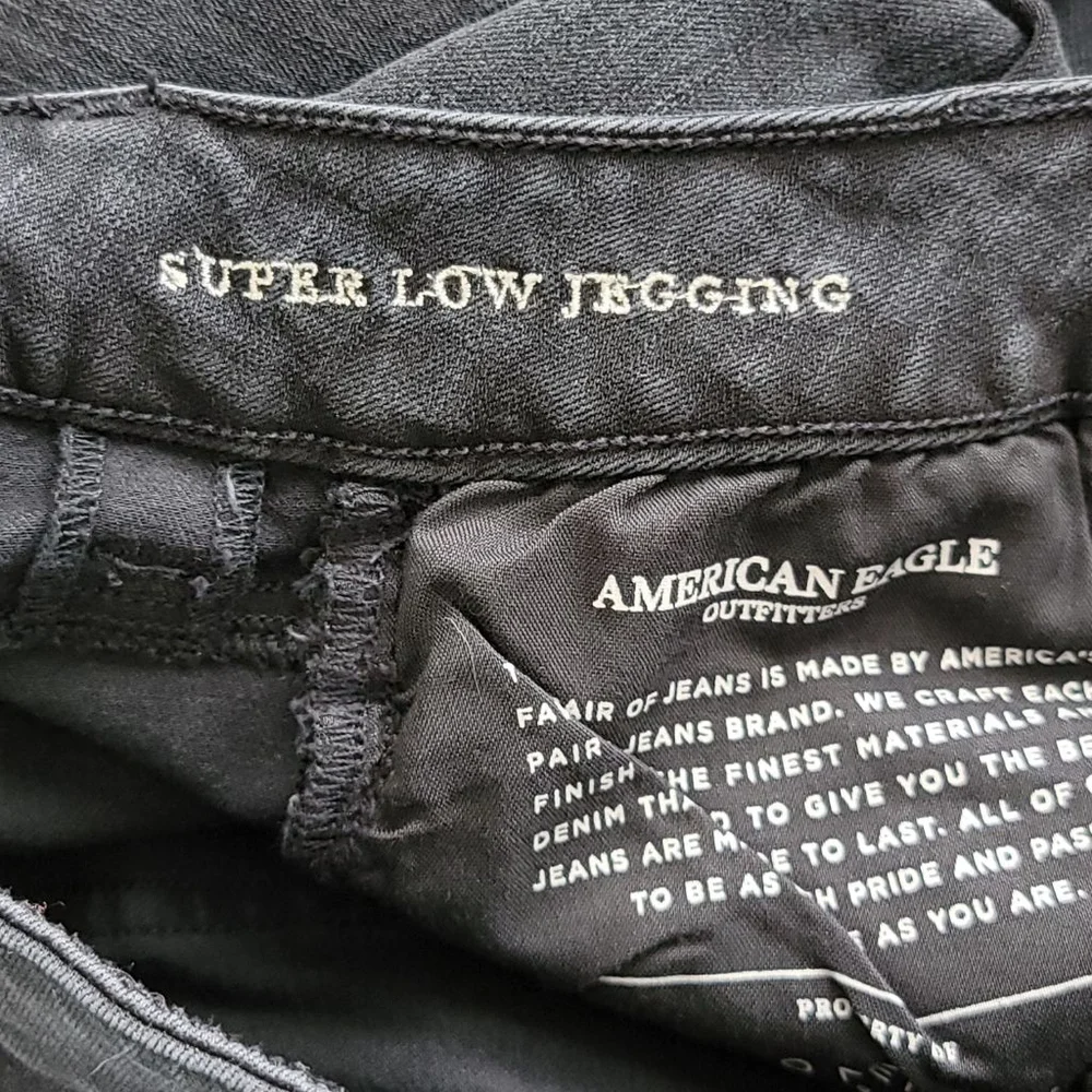 American Eagle Super Low Rise Skinny Jegging Jeans Black Distressed Frayed AE 4